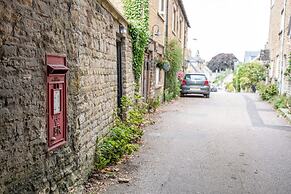 Maple Cottage - Beautiful 2BD Retreat