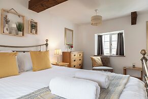 Maple Cottage - Beautiful 2BD Retreat