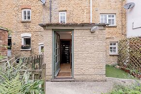 Maple Cottage - Beautiful 2BD Retreat