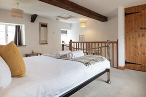 Maple Cottage - Beautiful 2BD Retreat