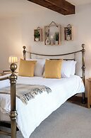 Maple Cottage - Beautiful 2BD Retreat