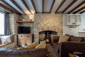 Maple Cottage - Beautiful 2BD Retreat