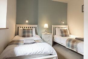 Maple Cottage - Beautiful 2BD Retreat