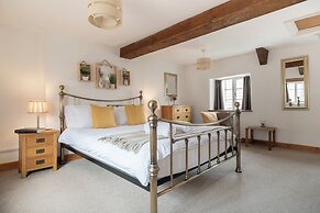 Maple Cottage - Beautiful 2BD Retreat