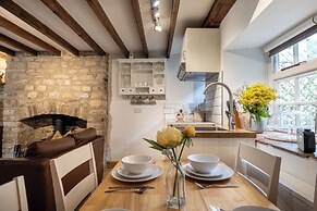 Maple Cottage - Beautiful 2BD Retreat