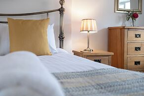 Maple Cottage - Beautiful 2BD Retreat