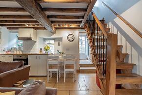 Maple Cottage - Beautiful 2BD Retreat