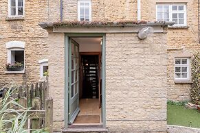 Maple Cottage - Beautiful 2BD Retreat