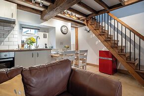 Maple Cottage - Beautiful 2BD Retreat