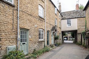 Maple Cottage - Beautiful 2BD Retreat