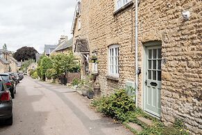 Maple Cottage - Beautiful 2BD Retreat