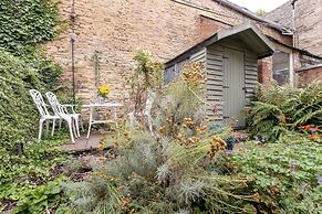 Maple Cottage - Beautiful 2BD Retreat