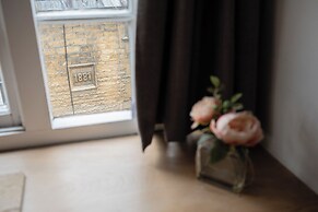 Maple Cottage - Beautiful 2BD Retreat