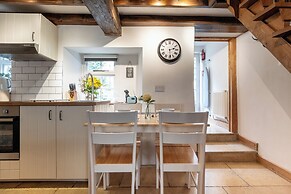 Maple Cottage - Beautiful 2BD Retreat