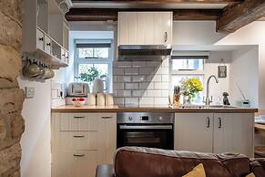 Maple Cottage - Beautiful 2BD Retreat