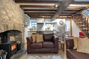 Maple Cottage - Beautiful 2BD Retreat