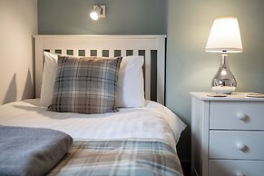 Maple Cottage - Beautiful 2BD Retreat