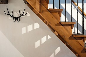 Maple Cottage - Beautiful 2BD Retreat