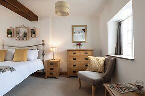 Maple Cottage - Beautiful 2BD Retreat