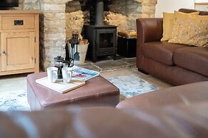 Maple Cottage - Beautiful 2BD Retreat