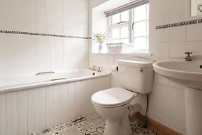 Maple Cottage - Beautiful 2BD Retreat