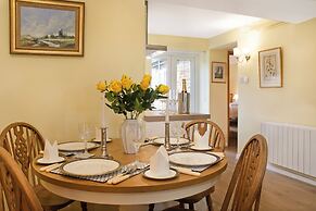 Woodcutter's Cottage - Country Retreat