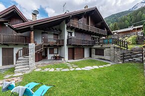 Cozy Apartment With Garden in Courmayeur