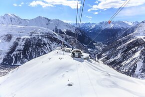 Cozy Apartment With Garden in Courmayeur