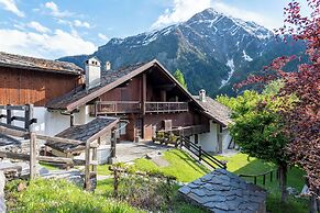 Cozy Apartment With Garden in Courmayeur