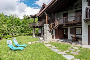 Cozy Apartment With Garden in Courmayeur