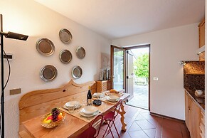 Charming Apartment With Garden in Courmay