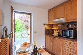 Charming Apartment With Garden in Courmay