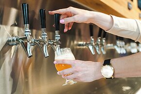 Holiday Inn Express and Suites Nashville West End Univ Area by IHG