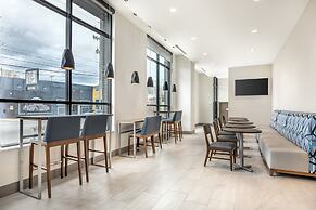 Holiday Inn Express and Suites Nashville West End Univ Area by IHG