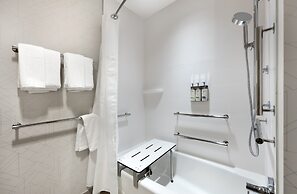 Holiday Inn Express and Suites Nashville West End Univ Area by IHG