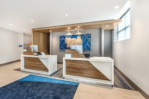 Holiday Inn Express and Suites Nashville West End Univ Area by IHG