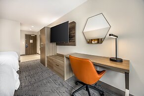 Holiday Inn Express and Suites Nashville West End Univ Area by IHG