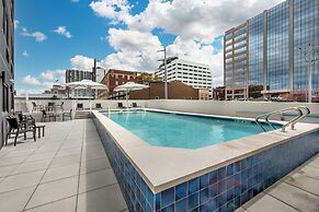 Holiday Inn Express and Suites Nashville West End Univ Area by IHG