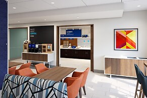 Holiday Inn Express and Suites Nashville West End Univ Area by IHG