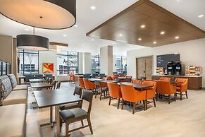 Holiday Inn Express and Suites Nashville West End Univ Area by IHG