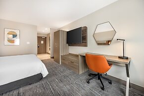 Holiday Inn Express and Suites Nashville West End Univ Area by IHG