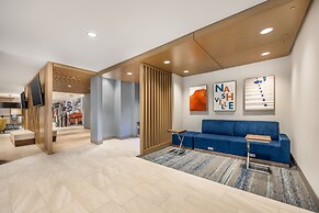 Holiday Inn Express and Suites Nashville West End Univ Area by IHG