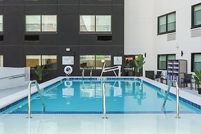 Holiday Inn Express and Suites Nashville West End Univ Area by IHG