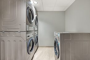 Holiday Inn Express and Suites Nashville West End Univ Area by IHG