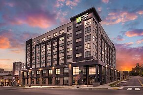 Holiday Inn Express and Suites Nashville West End Univ Area by IHG