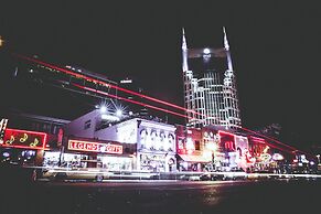 Holiday Inn Express and Suites Nashville West End Univ Area by IHG