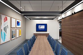 Holiday Inn Express and Suites Nashville West End Univ Area by IHG