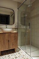 Batimont Suites & Apartments