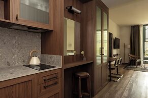 Batimont Suites & Apartments