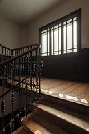 Batimont Suites & Apartments